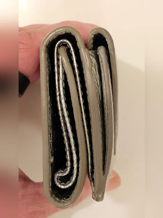 BALENCIAGA Silver Crinkle Trifold Compact Wallet - Picture 4 of 11